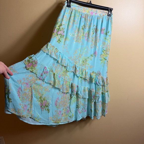 Vineyard Vines, blue floral tiered, ruffle maxi. Medium. - Picture 5 of 9